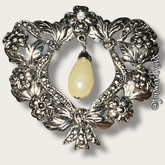 Vintage AVON 1990 "Romantic Renaissance Brooch" w/Faux Pearl - Picture 4 of 9